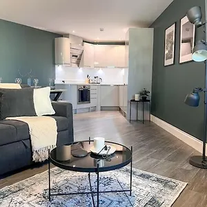 Apartment Central - 5 Min Walk From Beach And Pier And Within Walking Distance Of The Train Station - Sleeps Up To 6 Guests!, Brighton
